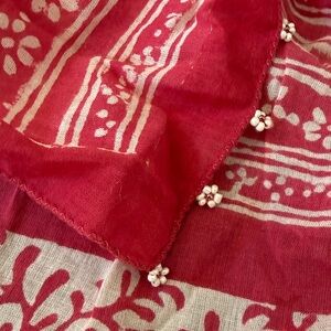 From India 🇮🇳 Pretty Pink and White hand block printed cotton scarf